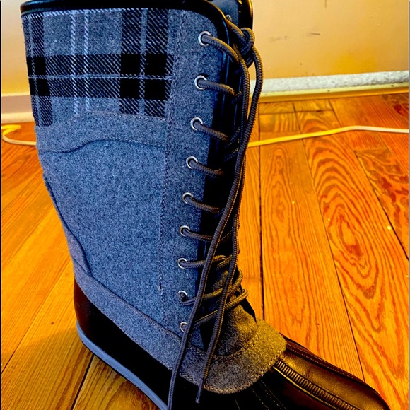 Winter boots never worn brand new - Picture 1 of 2
